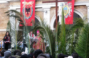Domenica delle Palme a Sant'Elpidio a Mare con il vescovo mons. Luigi Conti per la giornata della gioventù
