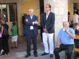 Visso. L’azionista di maggioranza Alex Palermo (a destra) e il direttore Maurizio Crea fotografati in occasione di una festa del patrono sponsorizzata dalla Svila
