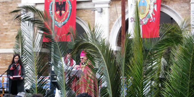 Domenica delle Palme a Sant'Elpidio a Mare con il vescovo mons. Luigi Conti per la giornata della gioventù